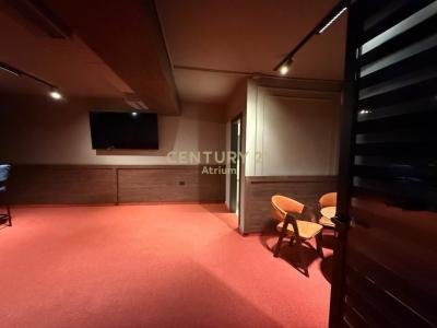 Gjimnazi Petro Nini Luarasi |##| Tirana e Re, Tirana, Arnavutluk