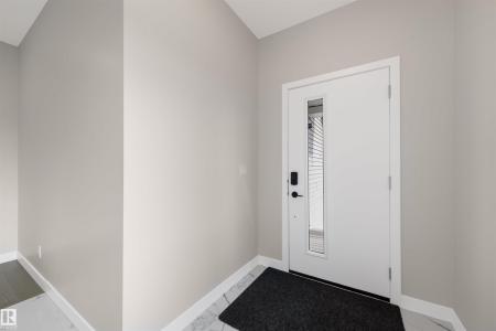 2424 205 STREET NW, Edmonton, Alberta T6M 1N6, Canada