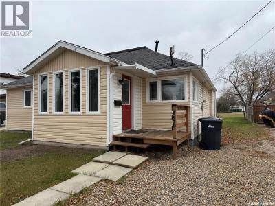 426 6TH STREET NE, Weyburn, Saskatchewan S4H 1B6, Canada
