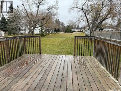 426 6TH STREET NE, Weyburn, Saskatchewan S4H 1B6, Canada