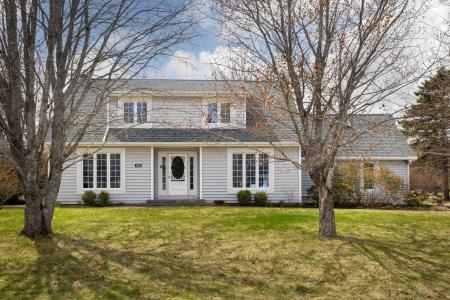 40 BARDIN CRESCENT, Charlottetown, Prince Edward Island C1E 1N2, Canada