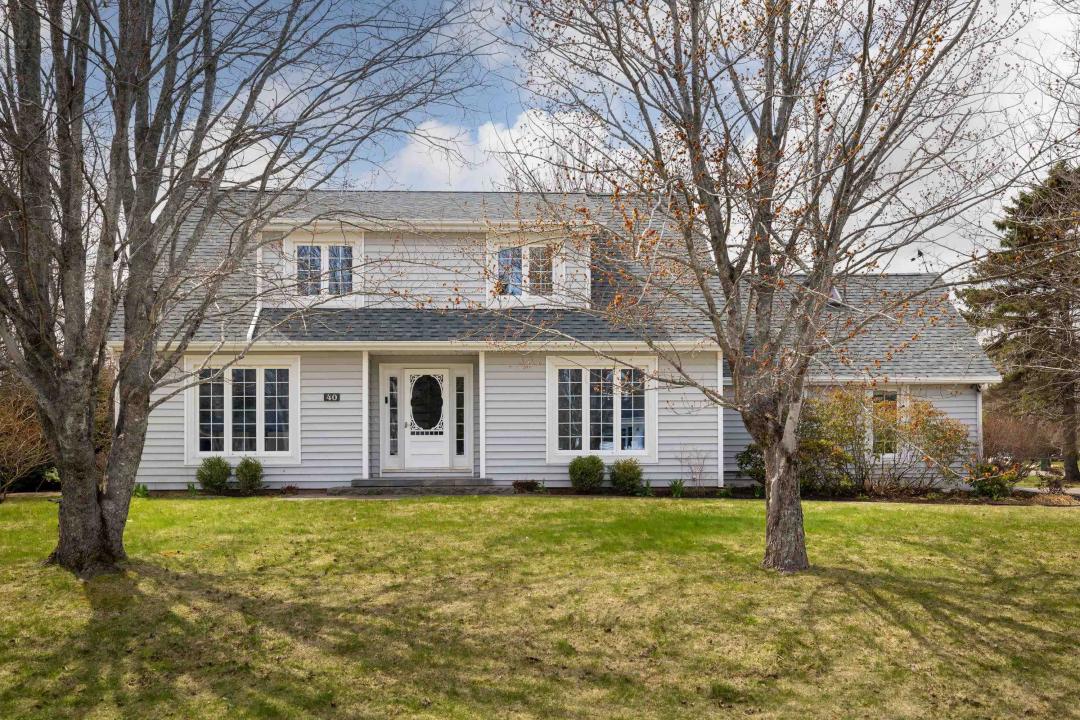 40 BARDIN CRESCENT, Charlottetown, Prince Edward Island C1E 1N2, Canada