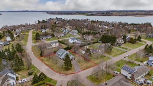 40 BARDIN CRESCENT, Charlottetown, Prince Edward Island C1E 1N2, Canada