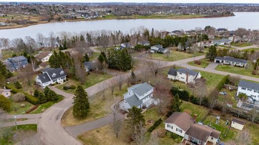 40 BARDIN CRESCENT, Charlottetown, Prince Edward Island C1E 1N2, Canada