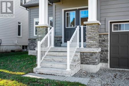 120 SCHOONERS LANE, Blue Mountains, Ontario N0H 2P0, Canada