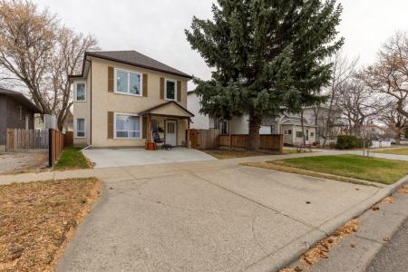 1210 5A AVENUE S, Lethbridge, Alberta T1J 0Y2, Canada