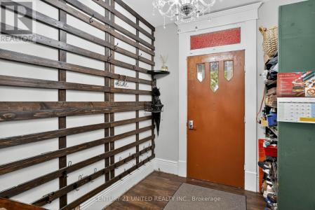 201 ROMAINE STREET, Peterborough (otonabee Ward 1), Ontario K9J 2C3, Canada