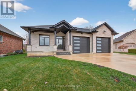 113 MACDONALD STREET, Lambton Shores (forest), Ontario N0N 1J0, Canada