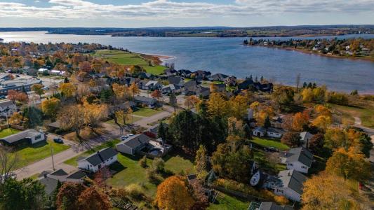 21 WESTVIEW DRIVE, Charlottetown, אי הנסיך אדוארד C1A 3A4, קנדה