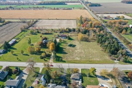 2495 DIVISION ROAD NORTH, Kingsville, Ontario N9Y 2E5, Canada