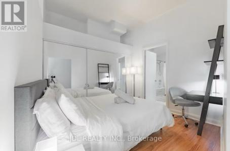 700 KING ST W STREET, Toronto (niagara), Ontario M5V 2Y6, Canada