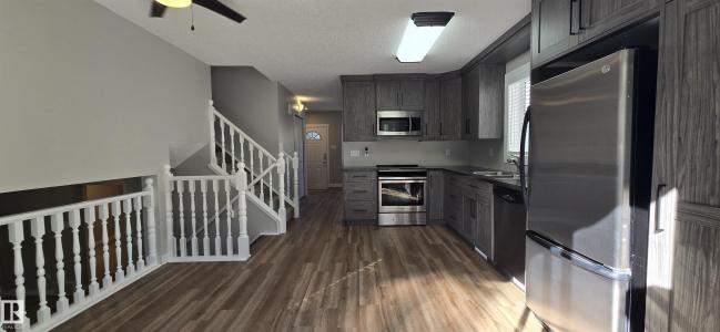 42 BLUEBERRY CRESCENT, Sherwood Park, Альберта T8H 1P6, Канада