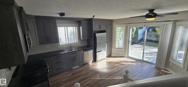 42 BLUEBERRY CRESCENT, Sherwood Park, Альберта T8H 1P6, Канада