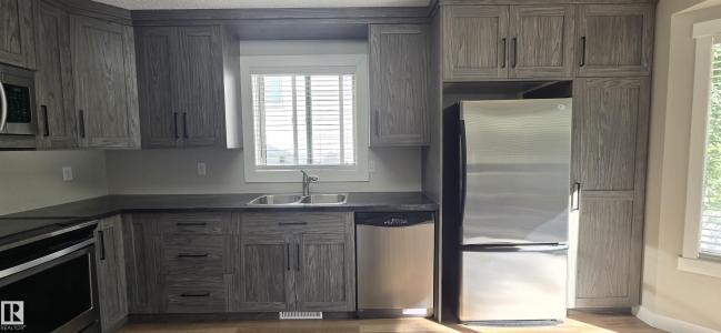 42 BLUEBERRY CRESCENT, Sherwood Park, Альберта T8H 1P6, Канада