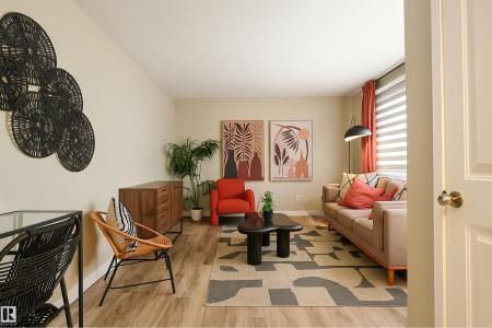 4203 83 STREET NW, Edmonton, アルバータ T6K 1C8, カナダ