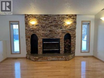 2 CHONKOLAY DRIVE, High Level, Alberta T0H 1Z0, Kanada