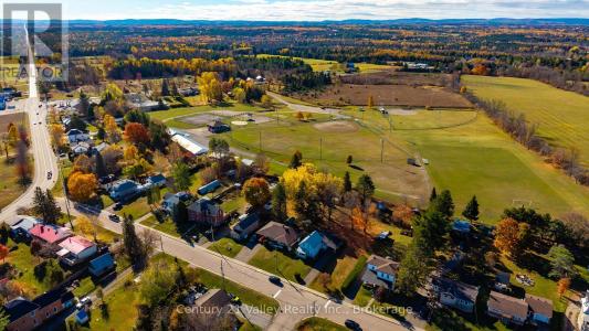 122 ALICE STREET, Bonnechere Valley, Ontario K0J 1T0, Canada