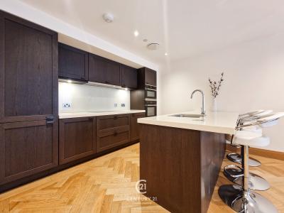 4, New Home, Vương Quốc Anh