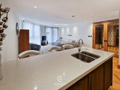 4, New Home, Vương Quốc Anh