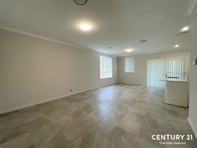 25 Parkland Avenue, Macquarie Fields, NSW 2564, Australia