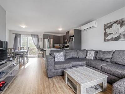 73  13e Avenue, Sainte-Marthe-sur-le-Lac, Quebec J0N 1P0, Canada