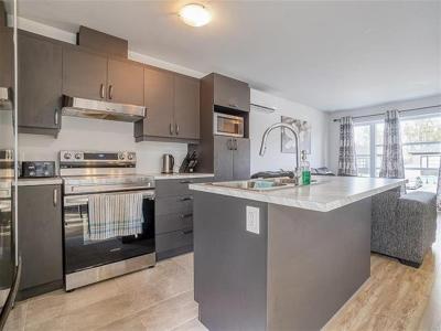 73  13e Avenue, Sainte-Marthe-sur-le-Lac, Quebec J0N 1P0, Canada