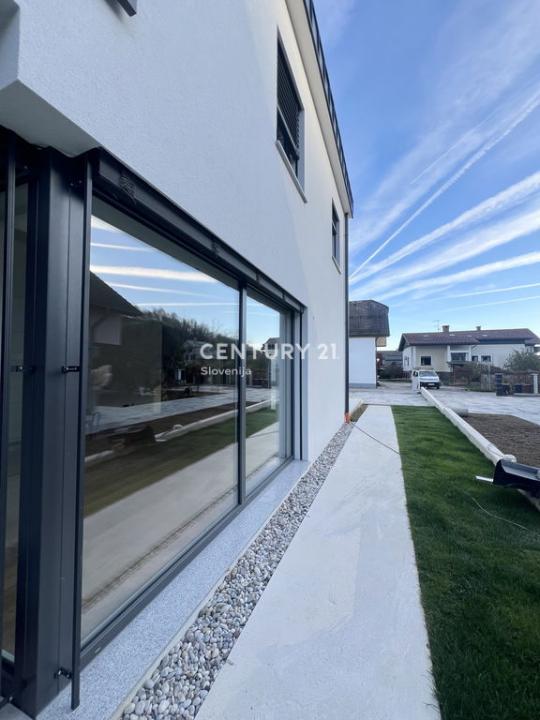 Jemčeva cesta, Ljubljana, Osrednjeslovenska 1234, Slovenia