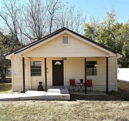 225 College Street, Roxton, Texas 75477