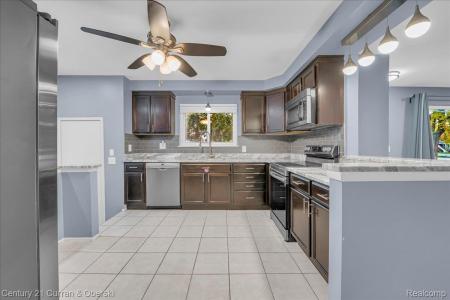 32735 Joy Road, Westland, 密西根州 48185, 美國