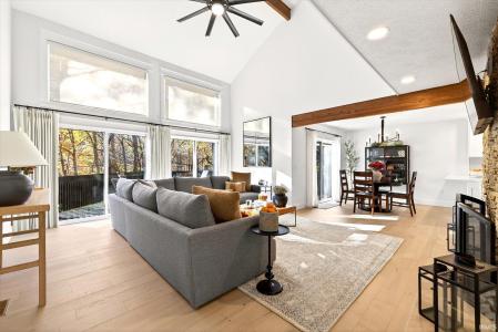 9428 S Harbour Pointe Drive, Bloomington, Indiana 47401, États-Unis