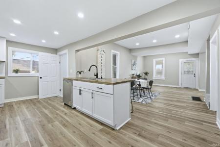 1024 Adams Street, Decatur, 인디아나 46733-1818, 미국