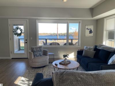 225 E Seventeenth Street , 1-C, Traverse City, Michigan 49684, Stati Uniti