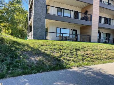 225 E Seventeenth Street , 1-C, Traverse City, Michigan 49684, Stati Uniti