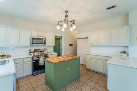 1240 Trinity Drive, Benbrook, 得克萨斯州 76126, 美国