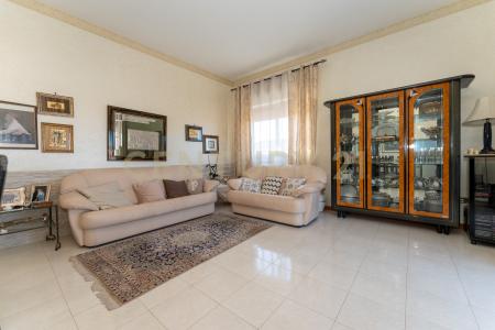 Via Bernardo Cabrera, Motta Sant'Anastasia, Sicilia 95040, Italie