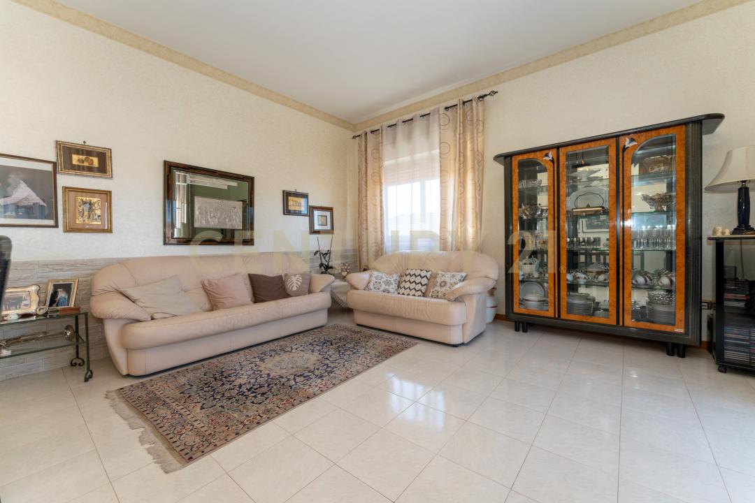 Via Bernardo Cabrera, Motta Sant'Anastasia, Sicilia 95040, Italien