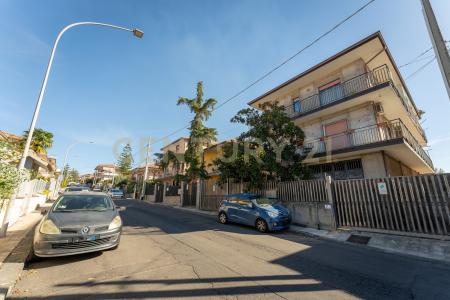 Via Bernardo Cabrera, Motta Sant'Anastasia, Sicilia 95040, Italien