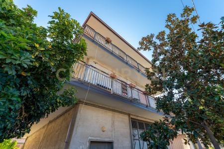 Via Bernardo Cabrera, Motta Sant'Anastasia, Sicilia 95040, Italien