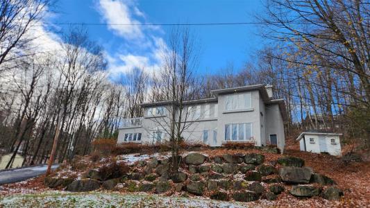 274  Ch. de la Corniche, Piedmont, Quebec J0R 1K0, Canada