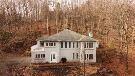 274 Ch. de la Corniche, Piemonte, Quebec J0R 1K0, Canada