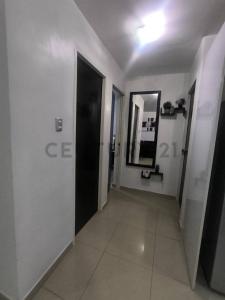 Av Don Julio Centeno Venta de Apartamento en Residencias Tulipan 21, San Diego, Carabobo 2006, Venezuela