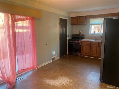 7696 Rosemary, Dearborn Heights, Michigan 48127, USA