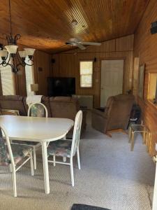 200 4TH AVE SW, Sundre, Альберта T0M 1X0, Канада