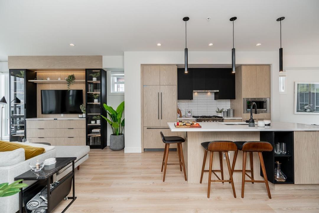 7670 207 STREET, Langley, British Columbia V2Y 3N7, Canada