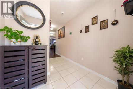 335 FALLING GREEN CRESCENT, Kitchener, 安大略省 N2R 0G4, 加拿大