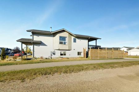 32 HUNTER ROAD, Sylvan Lake, Alberta T4S 2L6, Kanada