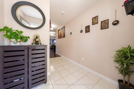 335 FALLING GREEN CRESCENT, Kitchener, Ontario N2R 0G4, Canada