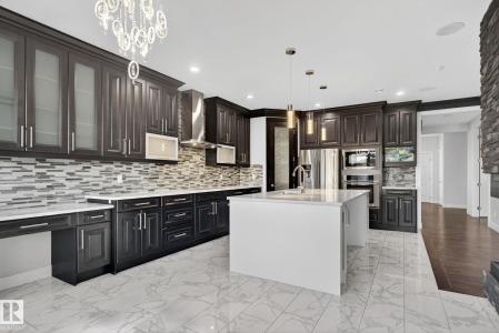 8536 19 AVENUE SW, Edmonton, Alberta T6X 0R6, Canada