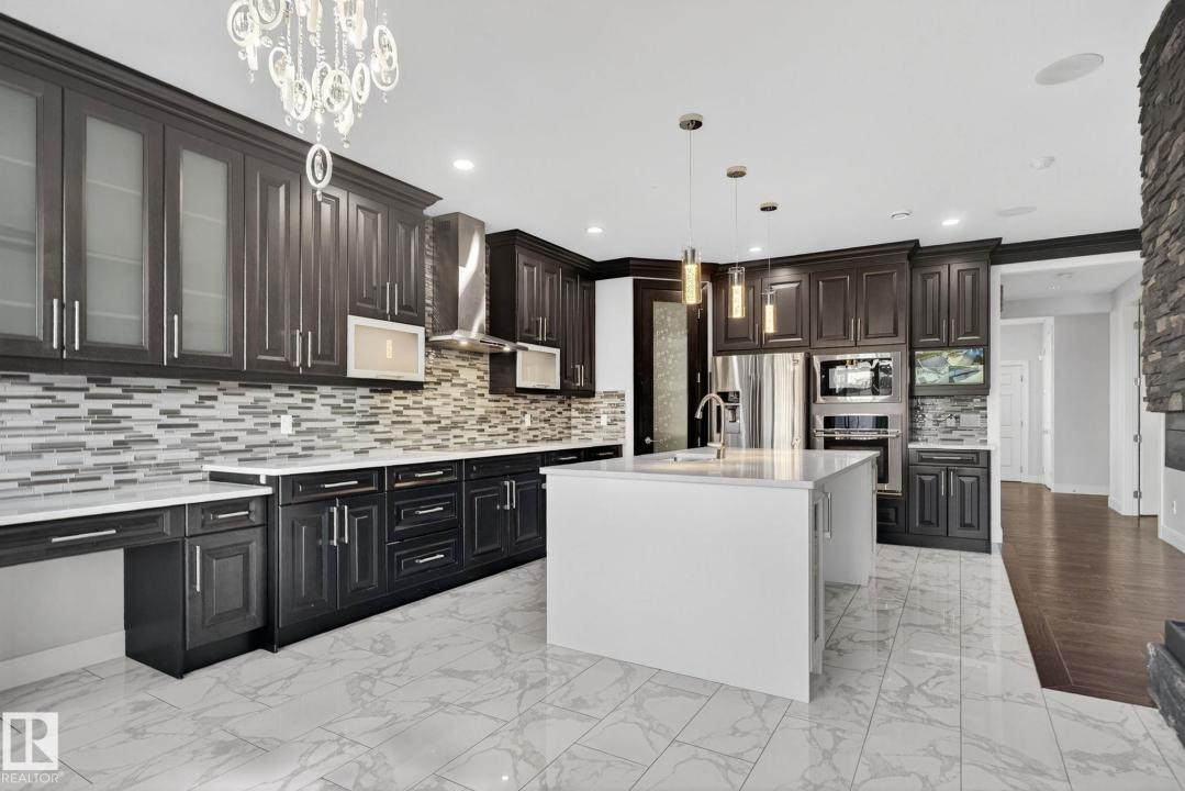 8536 19 AVENUE SW, Edmonton, Alberta T6X 0R6, Canada