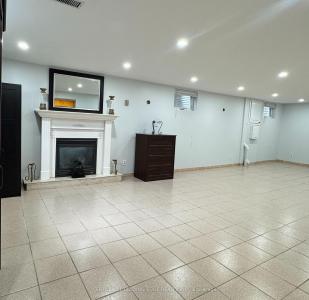 63 CANTERBURY COURT, Richmond Hill, Ontario L4C 8E7, Canada